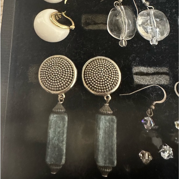 10 pairs of earrings for pierced ears. - Picture 3 of 7